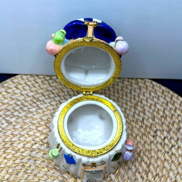 Vintage Ceramic Hand Painted Penny Chew Sweets Trinket Box - Hinged - Picture 6 of 6